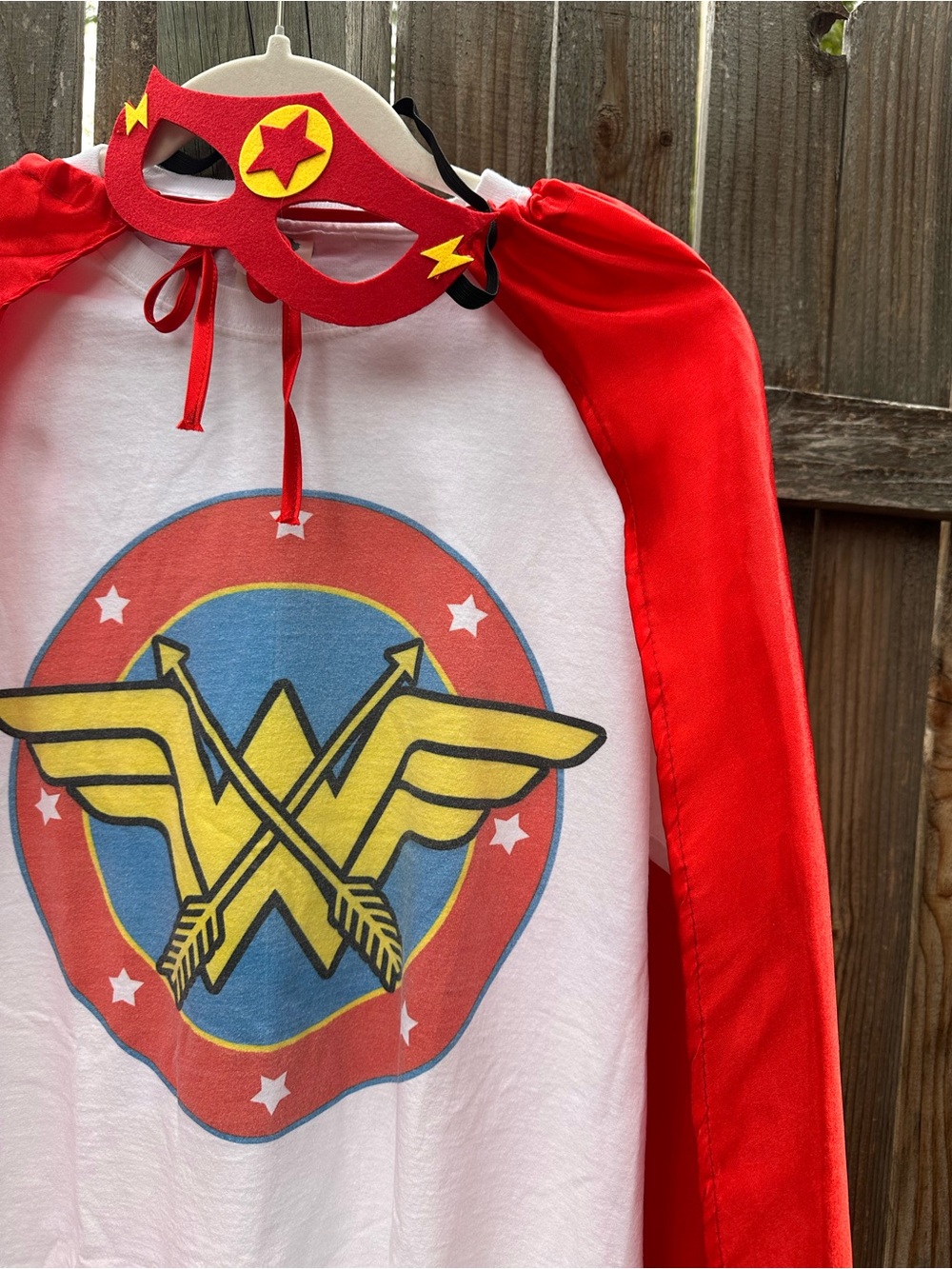 Women’s Red Wonder Hero Costume Cape & Mask Set (M)